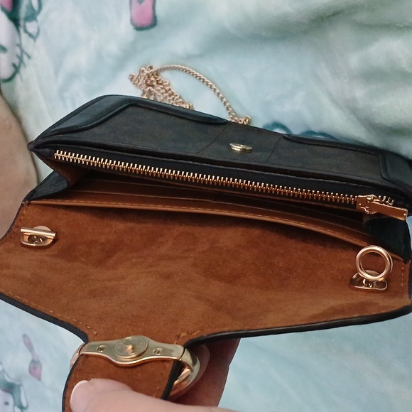 Authentic Coach Georgie CrossbodyBag In Signature Canvas. - Picture 6 of 12